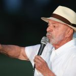 Lula ignora carta de Flávio e posta sobre Dia do Servidor Público