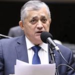 Lula “não fugiu” depois de condenação, diz Guimarães