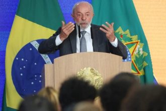 Lula prepara PEC para transporte gratuito com custo estimado em R$ 16 bi