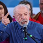 Lula protocola documento no TSE em que diz que libera a divulgação de sigilos dele e de parentes se Flávio também o fizer