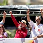 Lula reclama de 'decisões tendenciosas' do TSE após Nunes Marques mandar derrubar canal 'Exército de Lula' no WhatsApp