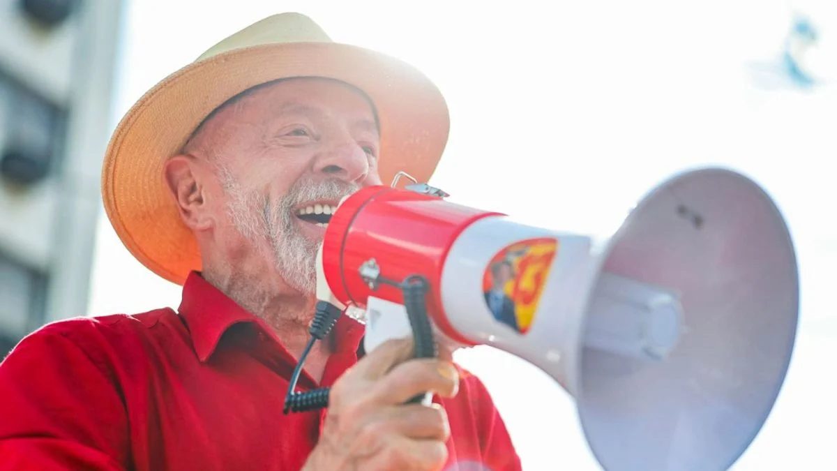 Lula ultrapassa Flávio em popularidade digital após 1º turno