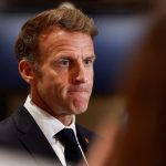Macron diz que ataque a tiros nos arredores de Paris foi ato 'terrorista e racista'