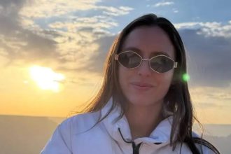 Mãe de atriz brasileira presa pelo ICE diz que filha sofreu maus-tratos na prisão: 'Perdeu muito peso e não quer que eu a veja'