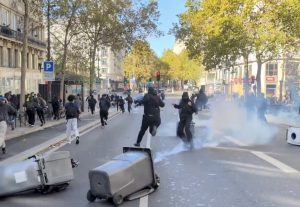 Mais de 270 pessoas são presas em protestos na França