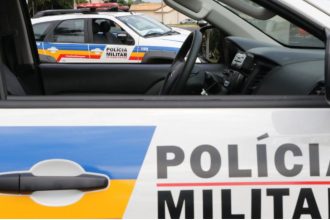 Mais de 5 mil latas de achocolatado são furtadas de caminhão enquanto motorista dormia no veículo em MG