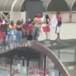 Manifestantes pró-Lula depredam estações de metrô na Paulista, diz PM