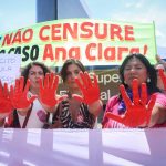 Manifestantes protestam contra Flávio na frente do TSE; veja fotos