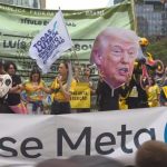 Manifestantes protestam em frente à sede da Meta em SP contra suposta interferência nas eleições