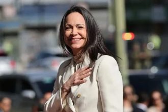 María Corina Machado volta à Venezuela depois de quase 1 ano fora do país
