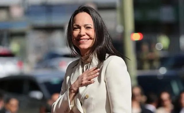 María Corina Machado volta à Venezuela depois de quase 1 ano fora do país