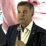 Marinho diz que Flávio se exilou para evitar prisão