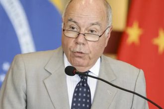 Mauro Vieira chega aos EUA para o G20 em meio ao silêncio de Trump sobre Lula