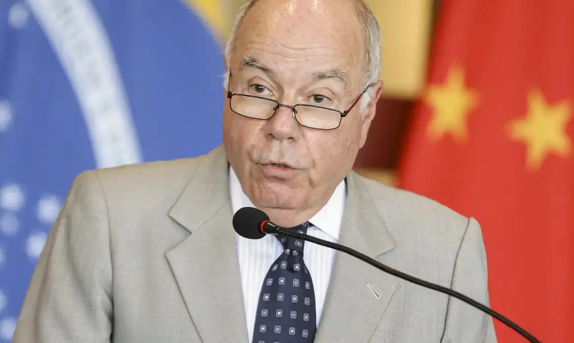 Mauro Vieira chega aos EUA para o G20 em meio ao silêncio de Trump sobre Lula