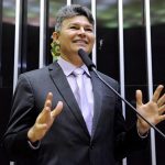 Medeiros aciona MP por suspeita de uso da UFMT pró-Lula e cobra dados sobre tráfico