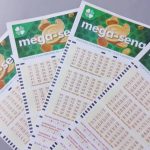 Mega-Sena acumula; prêmio pode chegar a R$ 185 milhões na terça-feira