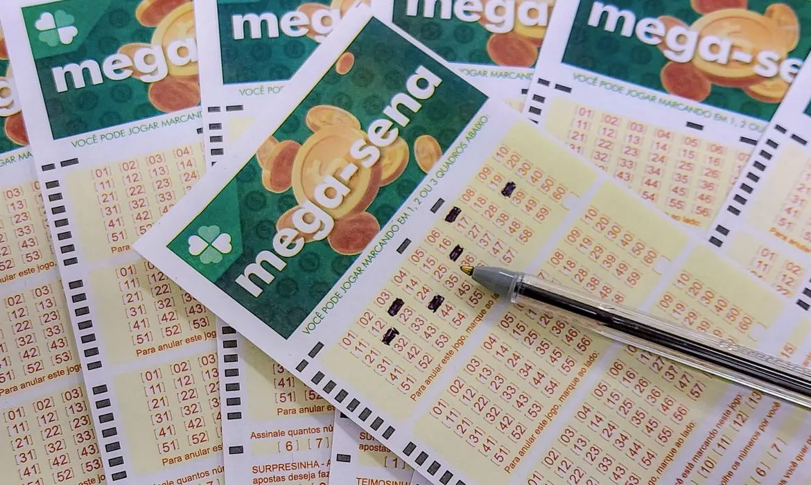 Mega-Sena: prêmio acumula novamente e vai a R$ 305 milhões