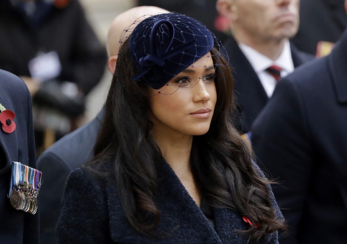 Meghan Markle se diz 'profundamente abalada' com acusações de abuso infantil contra o pai