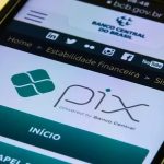Mendonça manda excluir posts que ligavam Flávio ao fim do Pix