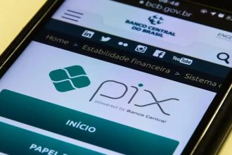 Mendonça manda excluir posts que ligavam Flávio ao fim do Pix