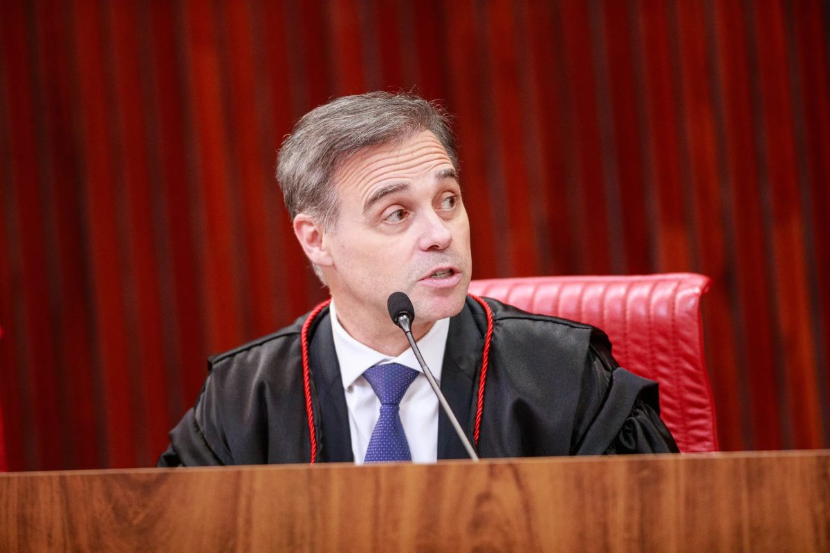 Mendonça proíbe PT de impulsionar vídeo que dize que Flávio Bolsonaro é contra a escala 6x1