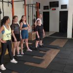 Menina com obesidade muda hábitos com a família e leva seis colegas de sala para o crossfit em Ribeirão Preto, SP