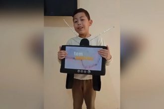Menino de 9 anos faz ‘mochila maluca’ em homenagem à TV TEM: ‘Foi a mais aplaudida da sala’, diz