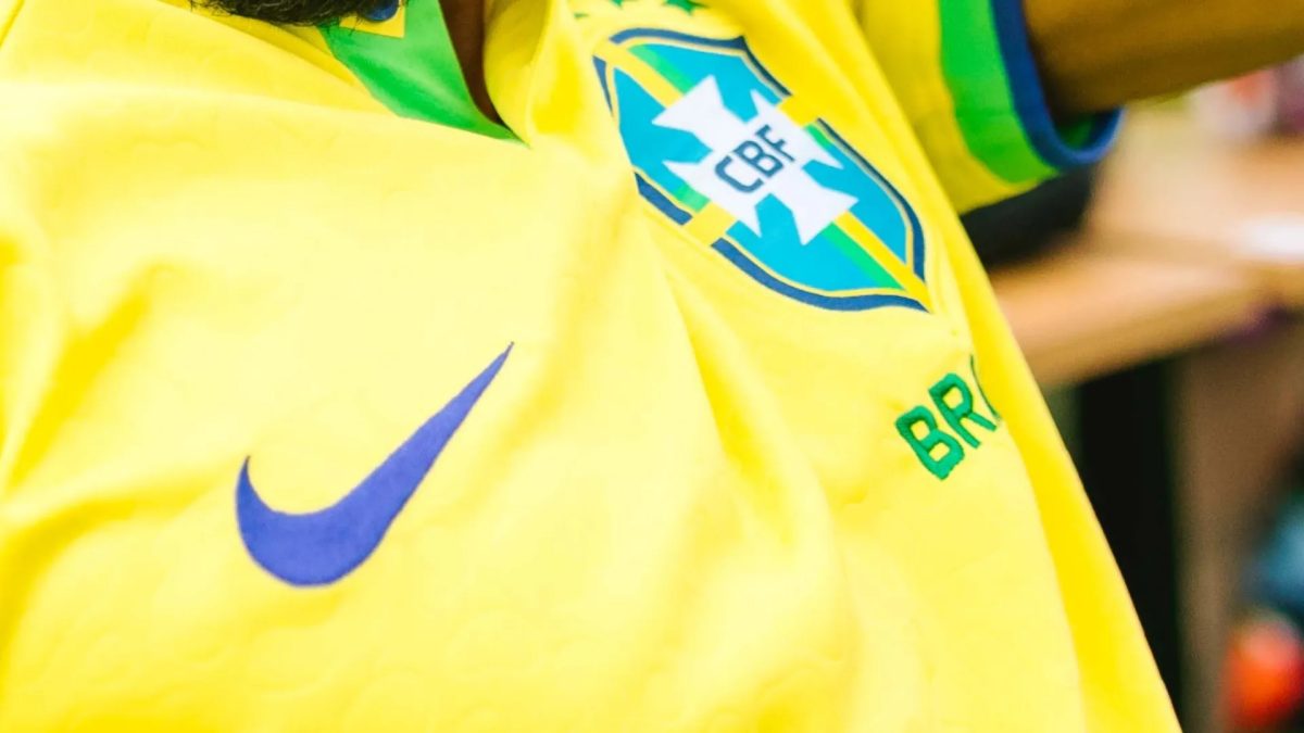 Mercado denunciado por obrigar funcionários a usar camisa da seleção recusou acordo e evitar interferências no período eleitoral