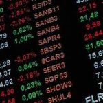 Mercado tenta reagir depois do ‘terremoto Lula’; dólar cai e bolsa oscila