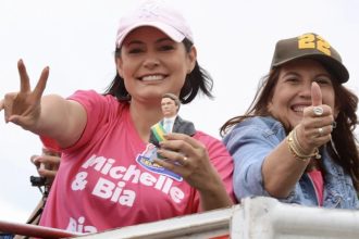 Michelle não vai ao último dia de campanha de Flávio