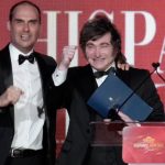 Milei chama Lula de ditador e diz que Flávio vencerá “em poucos dias”