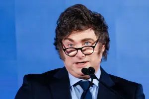 Milei chama Lula de ‘ladrão e mentiroso’ e contesta fala sobre Argentina