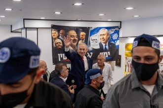 Milhares de israelenses voltam ao país apenas para votar