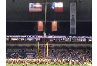 Militar da Força Aérea dos EUA morre após cair de rapel em jogo de futebol americano no Texas