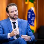Ministro da Fazenda diz que deve enviar nesta semana projeto do imposto do pecado ao Congresso Nacional
