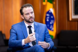 Ministro da Fazenda diz que deve enviar nesta semana projeto do imposto do pecado ao Congresso Nacional