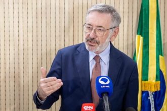 Ministro do Comércio diz que asilo a Flávio não afeta negócios com EUA