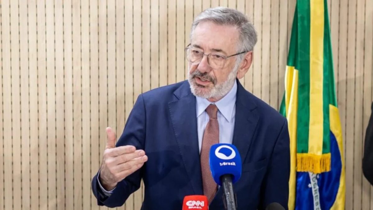 Ministro do Comércio diz que asilo a Flávio não afeta negócios com EUA