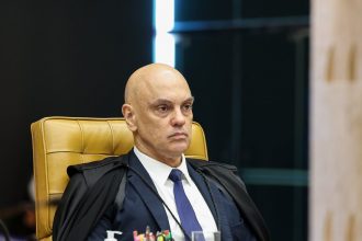 Ministros de Lula e do STF criticam decisões da PF e de Moraes sobre Flávio Bolsonaro