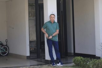 Moraes autoriza Bolsonaro a receber convidados para aniversário da filha Laura