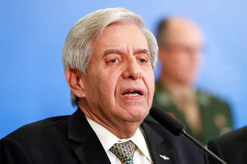 Moraes libera Heleno para consulta e autoriza internação urgente