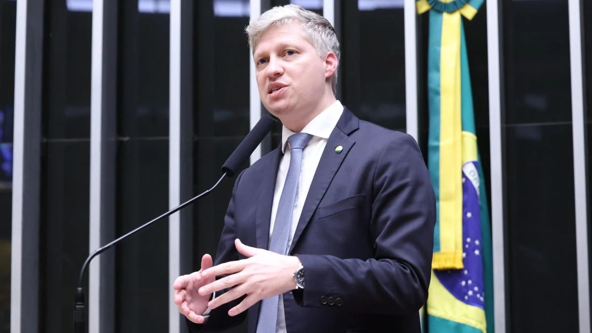Moraes sofrerá impeachment seja com Flávio ou Lula, diz Van Hattem