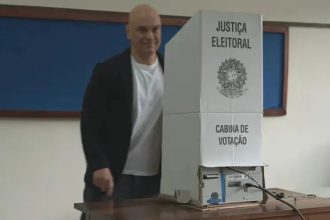 Moraes vota em São Paulo e elogia sistema eleitoral