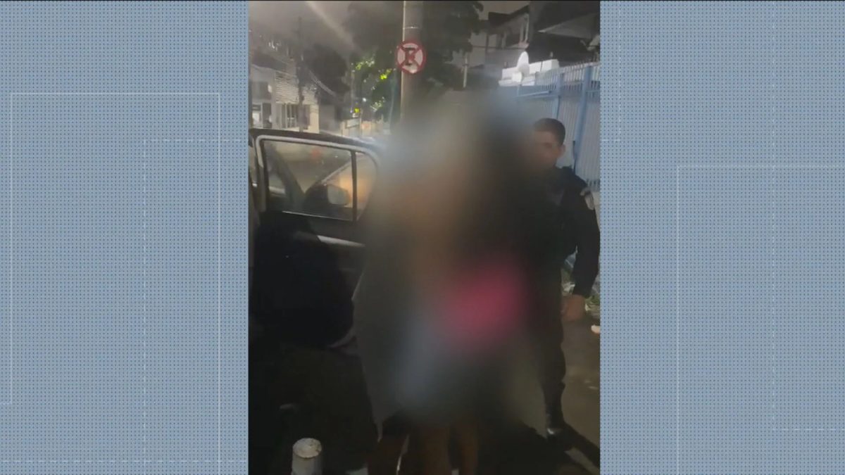 Motociclista denuncia cárcere e agressões após ser confundido com traficante: ‘só falavam que eu ia morrer’