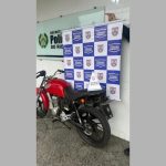 Motociclista é preso por manobra perigosa em avenida de Campos; VÍDEO