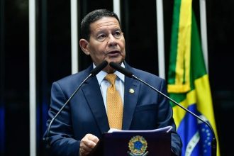 Mourão compara Lula a Biden