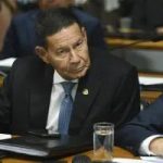 Mourão é o único senador a votar contra o fim da escala 6×1