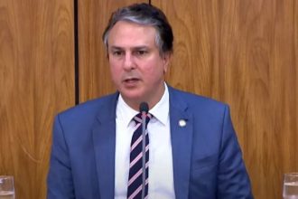 ‘Mudança de Flávio Bolsonaro sobre fim da 6×1 é vitória do povo brasileiro’, diz Camilo Santana