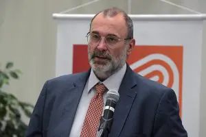 Mulher de ministro do TSE curte publicação contra Flávio no Instagram