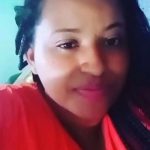 Mulher é morta a facadas em frente a bar em Cariacica e suspeito se entrega à polícia